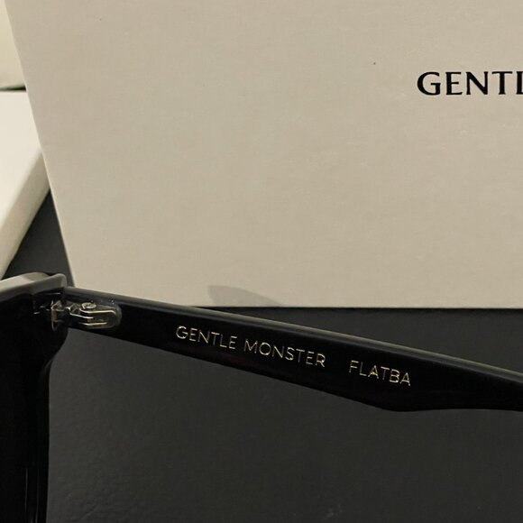 Gentle Monster Bold Black Sunglasses Gold Accent Viral Style main image 5
